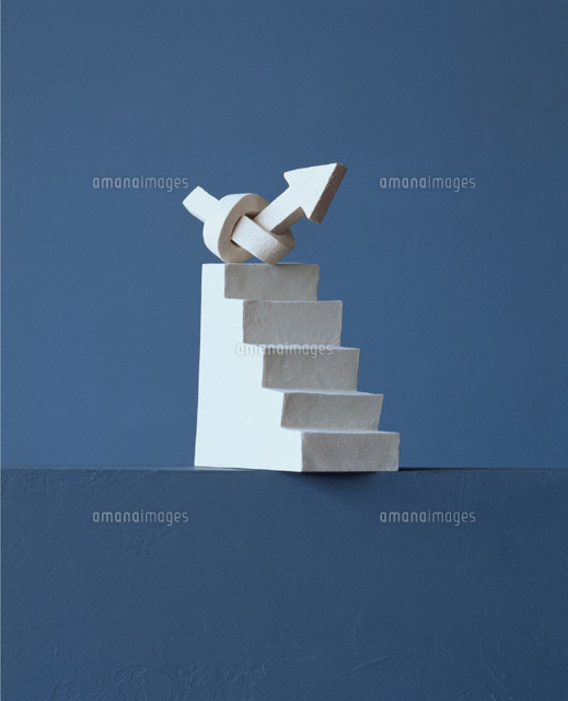 絡まった矢印と階段 白 の写真素材 イラスト素材 アマナイメージズ