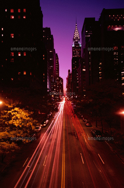 ニューヨークの街並みと道路夜景 アメリカ[00730010190]の写真
