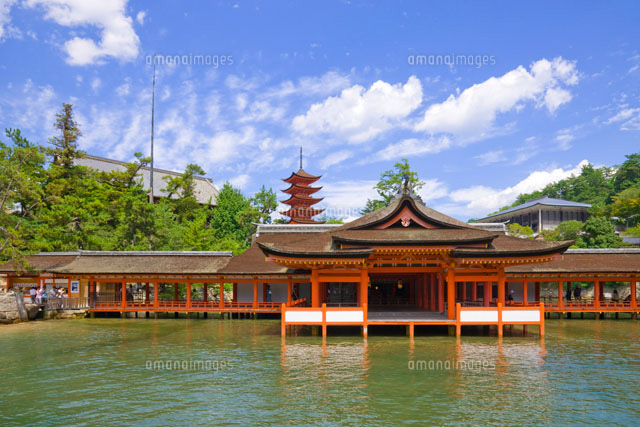 宮島 厳島神社の客社祓殿と五重塔 01010011660 の写真素材 イラスト素材 アマナイメージズ