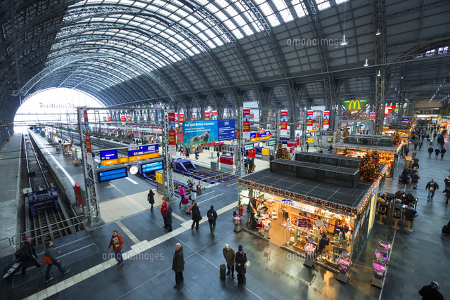 フランクフルト中央駅構内 の写真素材 イラスト素材 アマナイメージズ フランクフルト中央駅構内 の写真素材 イラスト素材 アマナイメージズ