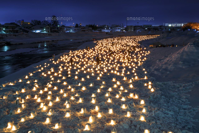 横手のミニかまくら[01010032196]の写真・イラスト素材｜アマナイメージズ