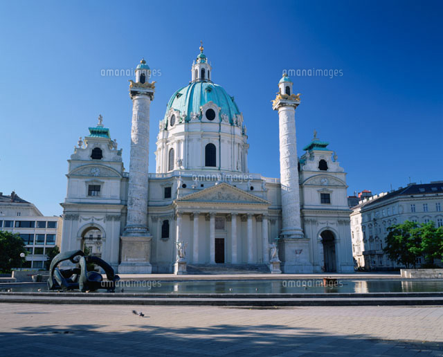 カールス教会 ウィーン オーストリア の写真素材 イラスト素材 アマナイメージズ