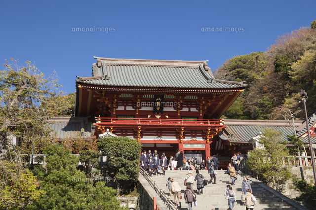 鶴岡八幡宮の大石段と随身門 の写真素材 イラスト素材 アマナイメージズ 鶴岡八幡宮の大石段と随身門 の写真素材 イラスト素材 アマナイメージズ