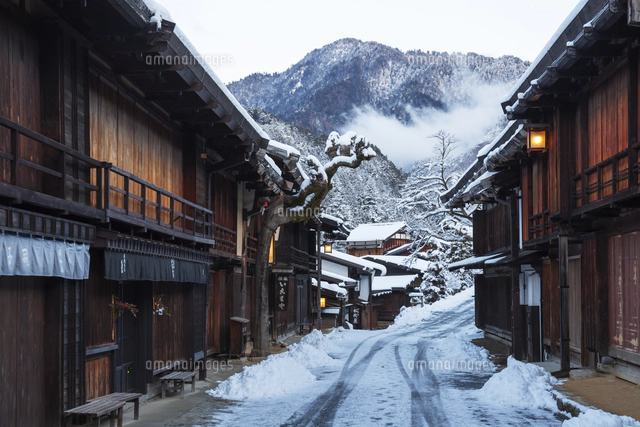 雪の妻籠宿[01072019960]の写真・イラスト素材｜アマナイメージズ