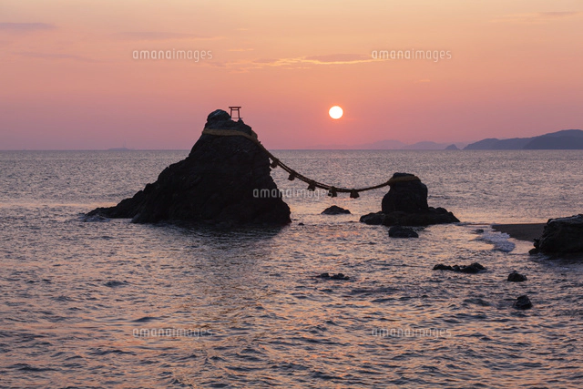 二見浦の夫婦岩と二見興玉神社[01072021558]の写真・イラスト素材