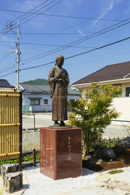 金子みすゞ像 の写真素材 イラスト素材 アマナイメージズ