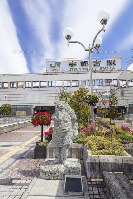 餃子像とjr宇都宮駅 の写真素材 イラスト素材 アマナイメージズ