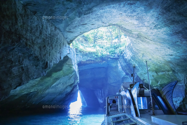 堂ヶ島海岸の天窓洞[01072032569]の写真・イラスト素材｜アマナイメージズ