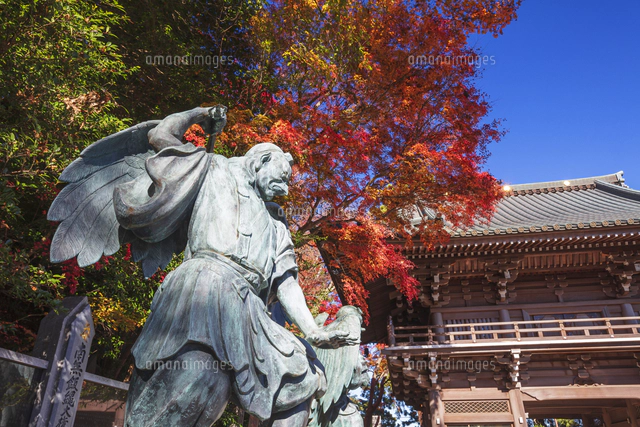 高尾山薬王院御本堂の天狗面[01072040091]の写真・イラスト素材