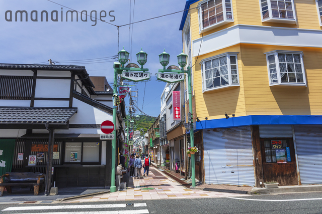 伊東市街の湯の花通り商店街[01072050032]の写真・イラスト素材 