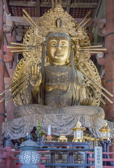 東大寺大仏殿の如意輪観音菩薩像[01109092397]の写真・イラスト