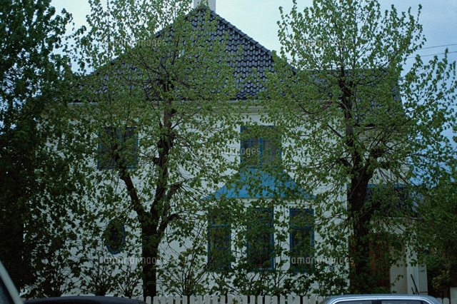 青い屋根の家 オスロ ノルウェー の写真素材 イラスト素材 アマナイメージズ