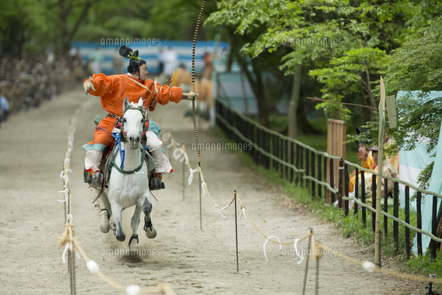 流鏑馬の神事 下鴨神社 の写真素材 イラスト素材 アマナイメージズ