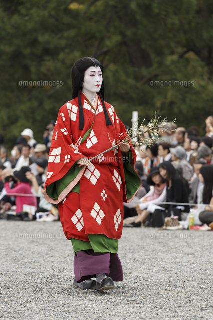 時代祭 京都御苑を行く平安時代婦人列 の写真素材 イラスト素材 アマナイメージズ