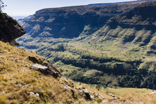 ドラケンスバーグ山脈のディディマ渓谷 の写真素材 イラスト素材 アマナイメージズ