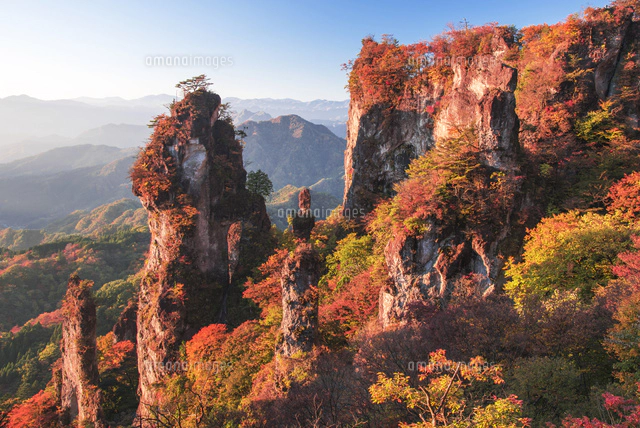 朝の妙義山[01495029746]の写真・イラスト素材｜アマナイメージズ
