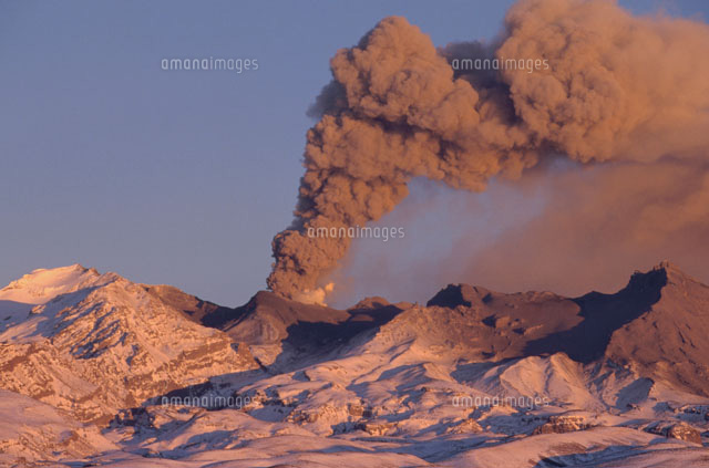 ルアペフ山の噴火 の写真素材 イラスト素材 アマナイメージズ