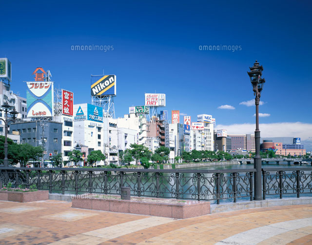 福博であい橋と中州の街並み 福岡県 の写真素材 イラスト素材 アマナイメージズ