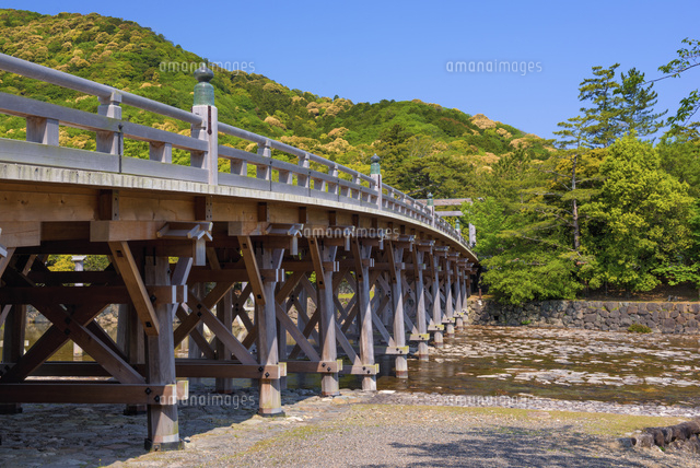 伊勢神宮内宮の宇治橋と五十鈴川[01597020449]の写真・イラスト素材