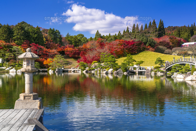 紅葉の三景園 の写真素材 イラスト素材 アマナイメージズ