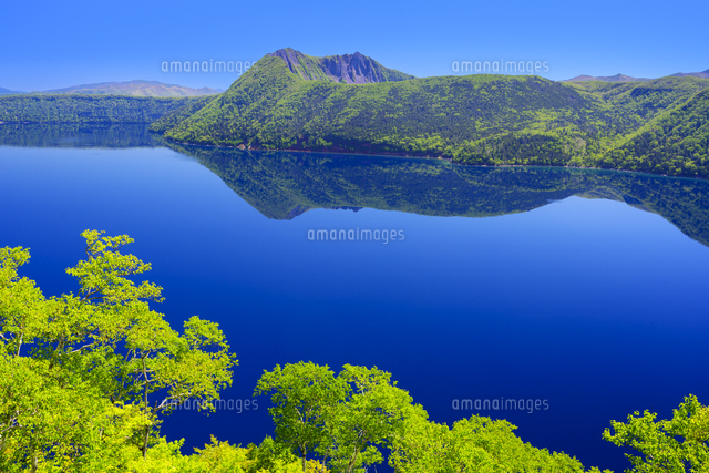 昭和レトロポスター　摩周湖 新緑の摩周湖[01597031778]の写真・イラスト素材｜アマナイメージズ