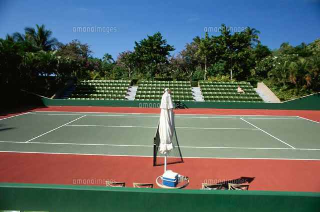 屋外のテニスコートと観客席 の写真素材 イラスト素材 アマナイメージズ