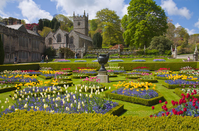 ランハイドロックハウスの庭園と教会 の写真素材 イラスト素材 アマナイメージズ