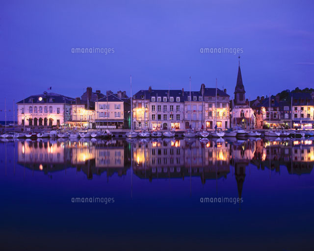 夜のオンフルール港[01683010843]の写真・イラスト素材｜アマナイメージズ