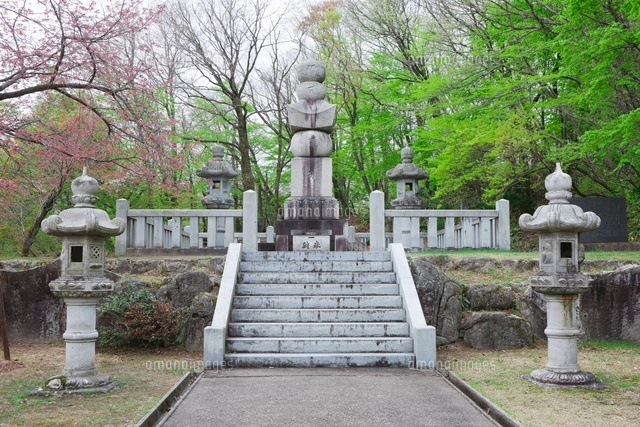 倶利伽羅古戦場跡 源平供養塔 の写真素材 イラスト素材 アマナイメージズ