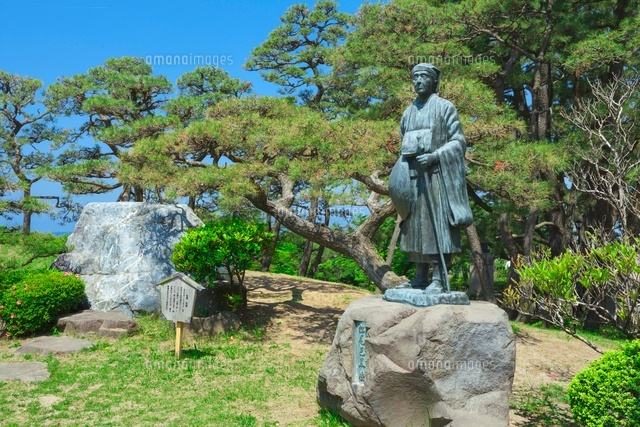 日和山公園の松尾芭蕉像[01801013576]の写真・イラスト素材｜アマナ
