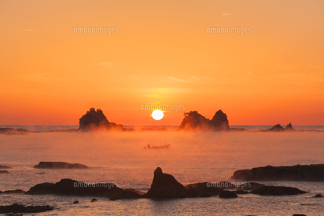 荒船海岸の朝日とケアラシ の写真素材 イラスト素材 アマナイメージズ