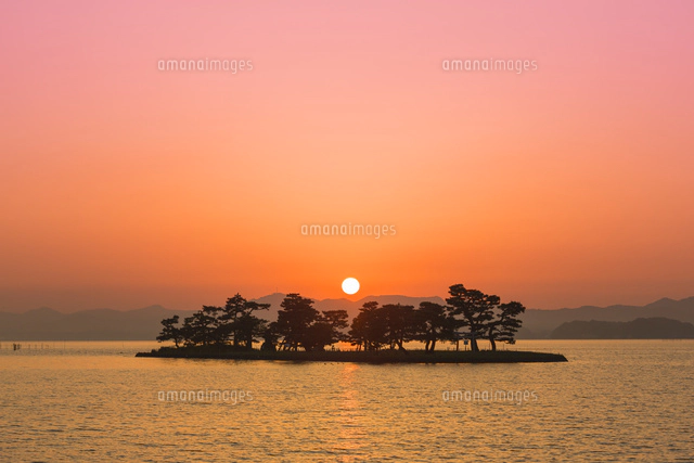 宍道湖の夕日と嫁ヶ島[01801014811]の写真・イラスト素材｜アマナ