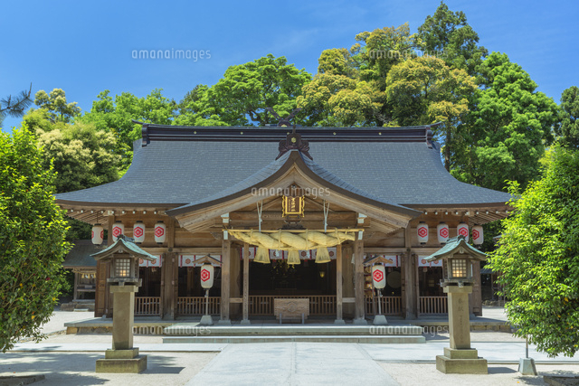 新緑の八重垣神社 の写真素材 イラスト素材 アマナイメージズ