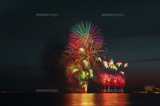 北びわ湖大花火大会 の写真素材 イラスト素材 アマナイメージズ