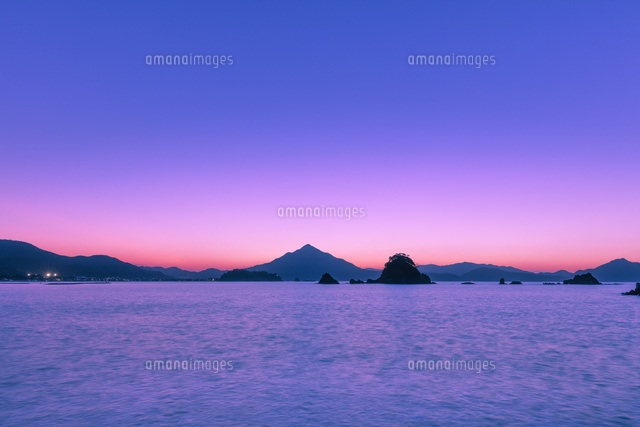 青葉山の夕日[01801018799]の写真・イラスト素材｜アマナイメージズ