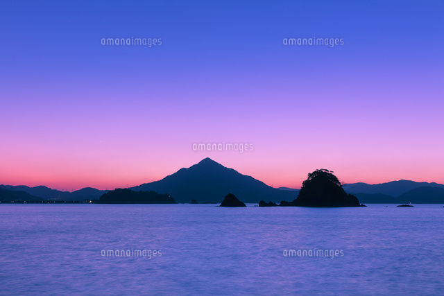 青葉山の夕日[01801018801]の写真・イラスト素材｜アマナイメージズ