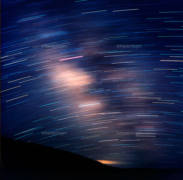 天の川中央の星の動き の写真素材 イラスト素材 アマナイメージズ