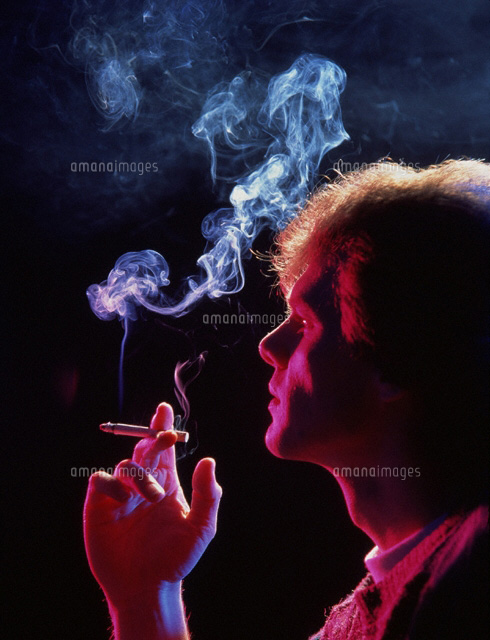 喫煙者 の写真素材 イラスト素材 アマナイメージズ
