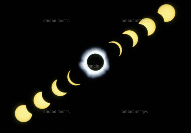 Timelapse image of a total solar eclipse[01809023423]の写真素材・イラスト素材｜アマナイメージズ