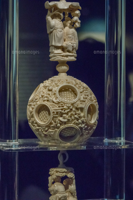 ◆本象牙製　細密彫刻　雲龍文彫　天球　置物◆直径１２ｃｍ、全高４１ｃｍ　全重１３８６ｇ 修学旅行で故宮博物院へ行こう！故宮所蔵の名品をお見逃しなく - 精選