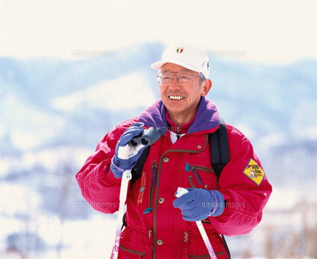 スキーウェアの老人男性 の写真素材 イラスト素材 アマナイメージズ