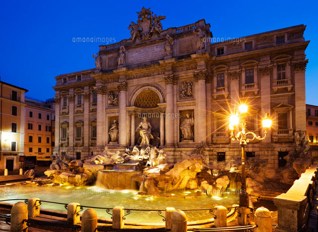 トレヴィの泉の夜景 の写真素材 イラスト素材 アマナイメージズ