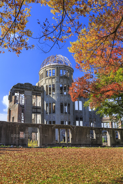 原爆ドーム 紅葉 の写真素材 イラスト素材 アマナイメージズ