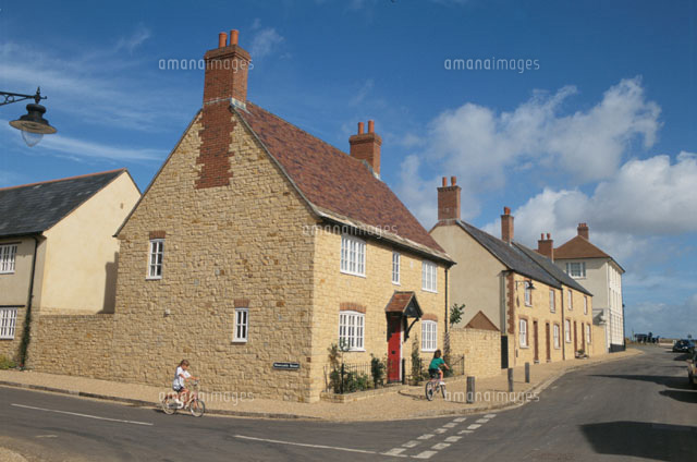 民家と通り ドーチェスター ドーセット イギリス の写真素材 イラスト素材 アマナイメージズ