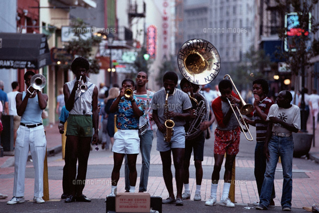 楽器を演奏する人々 ニューオリンズ アメリカ の写真素材 イラスト素材 アマナイメージズ