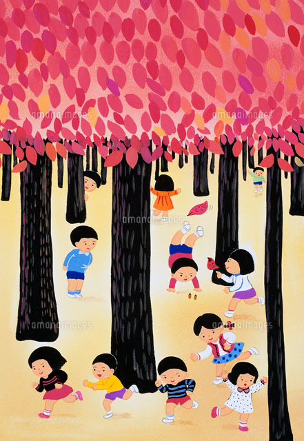 紅葉の中遊ぶ子供達 の写真素材 イラスト素材 アマナイメージズ