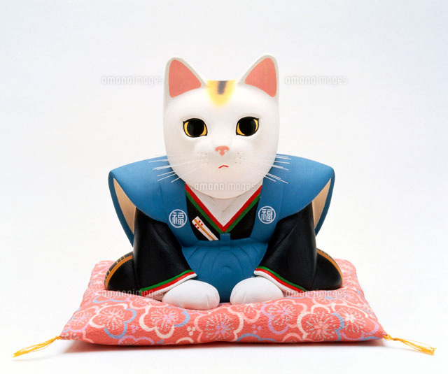 袴を着た福助招き猫 昭和レトロ 希少 青色の裃で正座する招き猫の福助[02237004329]の写真・イラスト素材