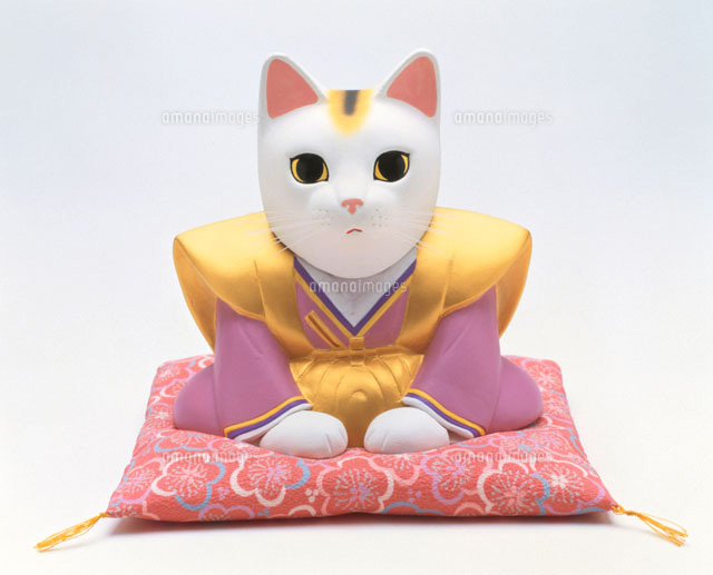 金色の裃で正座する招き猫の福助[02237004331]の写真・イラスト素材