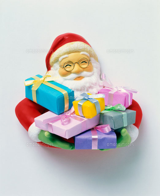 プレゼントの箱を抱えたサンタ の写真素材 イラスト素材 アマナイメージズ