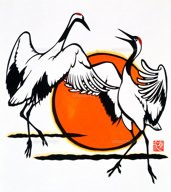 朝日を背に舞うタンチョウヅルのつがい の写真素材 イラスト素材 アマナイメージズ